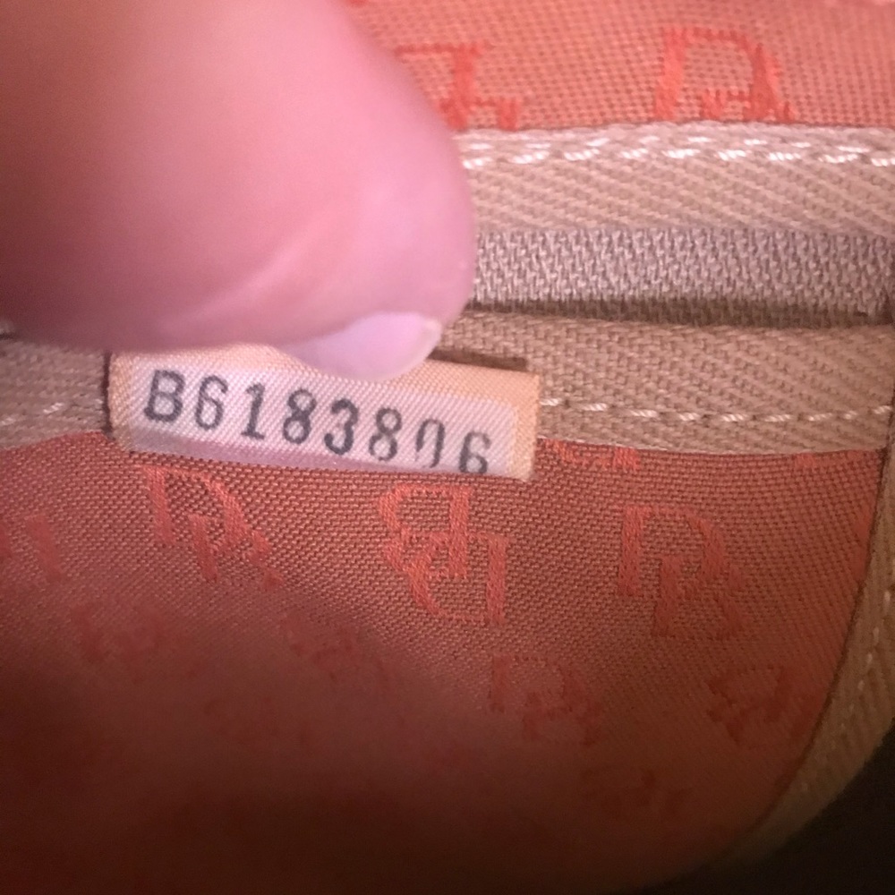 🎉 SALE! Dooney & Bourke Signature Print Large Peach Snap Tote - Picture 11 of 11